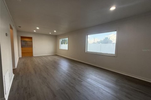 Dúplex en venta en Pinellas Park, Florida, 3 dormitorios, 164.16 m2 № 2306433 - foto 5