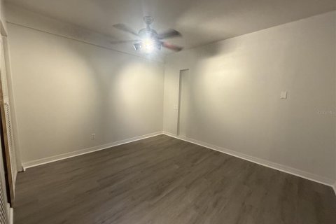 Dúplex en venta en Pinellas Park, Florida, 3 dormitorios, 164.16 m2 № 2306433 - foto 17