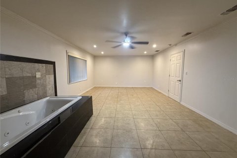 Dúplex en venta en Pinellas Park, Florida, 3 dormitorios, 164.16 m2 № 2306433 - foto 13