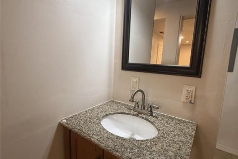 Dúplex en venta en Pinellas Park, Florida, 3 dormitorios, 164.16 m2 № 2306433 - foto 15