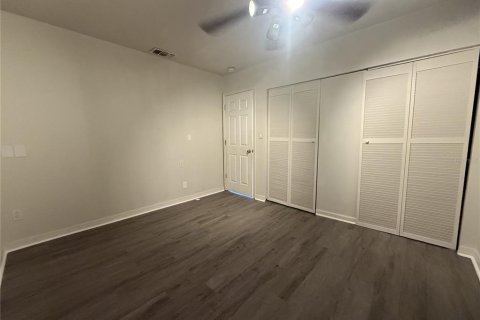 Dúplex en venta en Pinellas Park, Florida, 3 dormitorios, 164.16 m2 № 2306433 - foto 18
