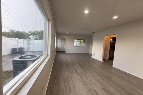 Dúplex en venta en Pinellas Park, Florida, 3 dormitorios, 164.16 m2 № 2306433 - foto 6