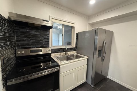 Dúplex en venta en Pinellas Park, Florida, 3 dormitorios, 164.16 m2 № 2306433 - foto 9