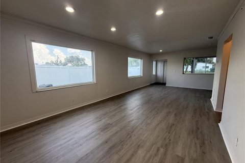 Dúplex en venta en Pinellas Park, Florida, 3 dormitorios, 164.16 m2 № 2306433 - foto 7