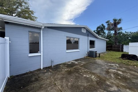 Dúplex en venta en Pinellas Park, Florida, 3 dormitorios, 164.16 m2 № 2306433 - foto 20
