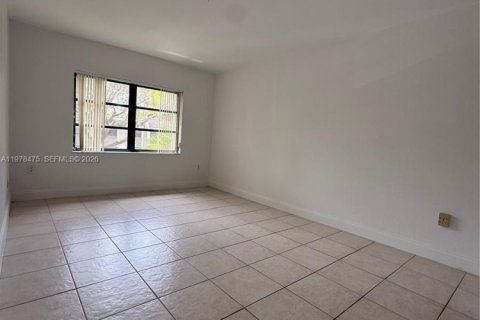 Condominio en alquiler en Kendall, Florida, 2 dormitorios, 105.26 m2 № 2053334 - foto 9