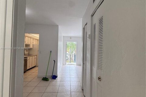 Condominio en alquiler en Kendall, Florida, 2 dormitorios, 105.26 m2 № 2053334 - foto 10
