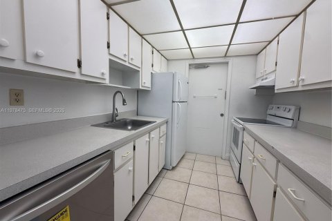 Condominio en alquiler en Kendall, Florida, 2 dormitorios, 105.26 m2 № 2053334 - foto 6