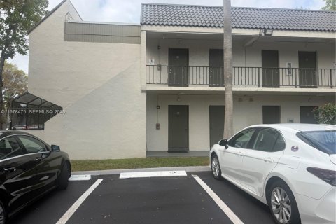Condominio en alquiler en Kendall, Florida, 2 dormitorios, 105.26 m2 № 2053334 - foto 2