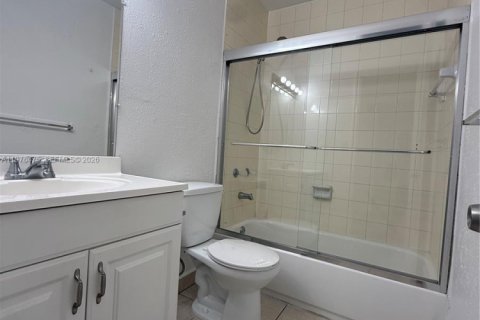 Condominio en alquiler en Kendall, Florida, 2 dormitorios, 105.26 m2 № 2053334 - foto 7