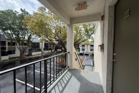 Condominio en alquiler en Kendall, Florida, 2 dormitorios, 105.26 m2 № 2053334 - foto 18