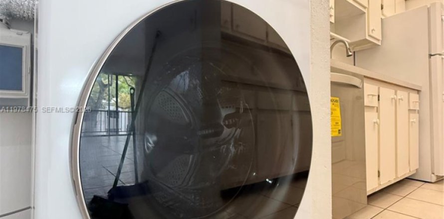 Condominio en Kendall, Florida, 2 dormitorios  № 2053334