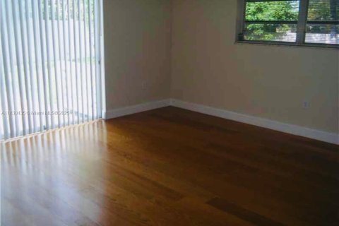 Casa en venta en Pembroke Pines, Florida, 3 dormitorios, 182.09 m2 № 2053543 - foto 5