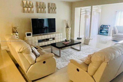 Casa en venta en Pembroke Pines, Florida, 3 dormitorios, 182.09 m2 № 2053543 - foto 9