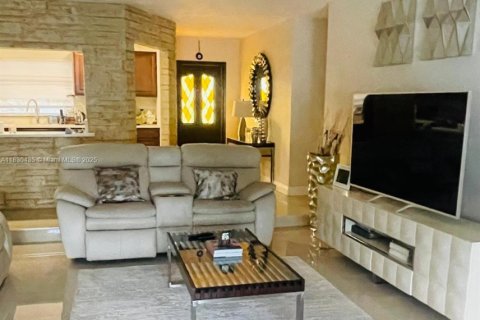 Casa en venta en Pembroke Pines, Florida, 3 dormitorios, 182.09 m2 № 2053543 - foto 8