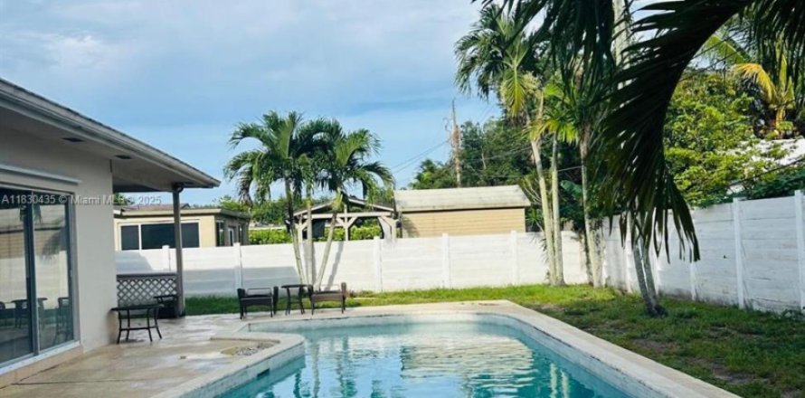 Casa en Pembroke Pines, Florida 3 dormitorios, 182.09 m2 № 2053543