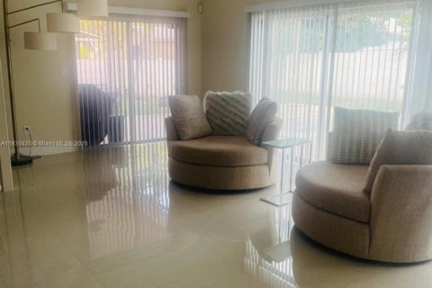 Casa en venta en Pembroke Pines, Florida, 3 dormitorios, 182.09 m2 № 2053543 - foto 6
