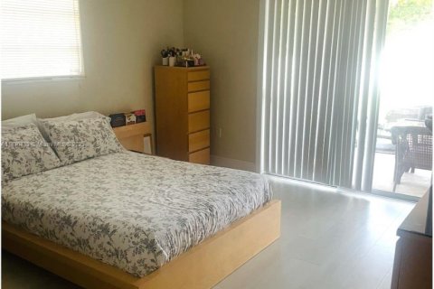 Casa en venta en Pembroke Pines, Florida, 3 dormitorios, 182.09 m2 № 2053543 - foto 3