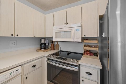 House in Weeki Wachee, Florida 3 bedrooms, 226.68 sq.m. № 2099931 - photo 20