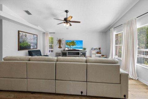 House in Weeki Wachee, Florida 3 bedrooms, 226.68 sq.m. № 2099931 - photo 12