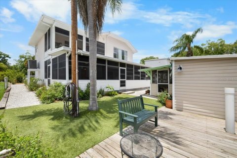 House in Weeki Wachee, Florida 3 bedrooms, 226.68 sq.m. № 2099931 - photo 7
