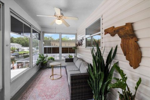 House in Weeki Wachee, Florida 3 bedrooms, 226.68 sq.m. № 2099931 - photo 16