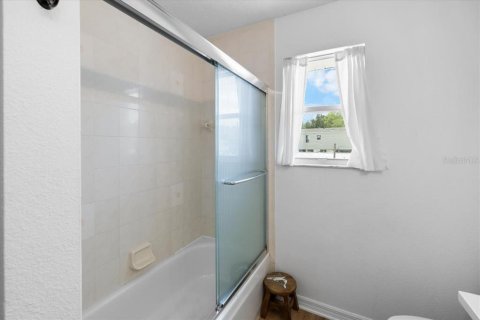 House in Weeki Wachee, Florida 3 bedrooms, 226.68 sq.m. № 2099931 - photo 28