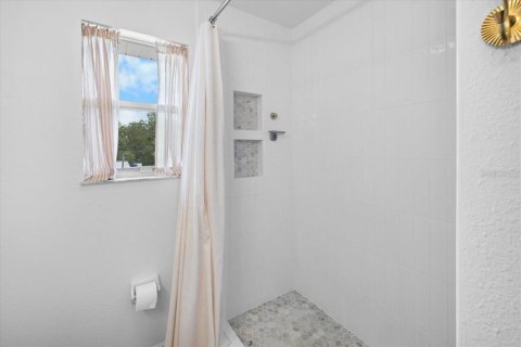 House in Weeki Wachee, Florida 3 bedrooms, 226.68 sq.m. № 2099931 - photo 25