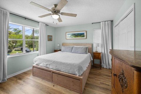 House in Weeki Wachee, Florida 3 bedrooms, 226.68 sq.m. № 2099931 - photo 23
