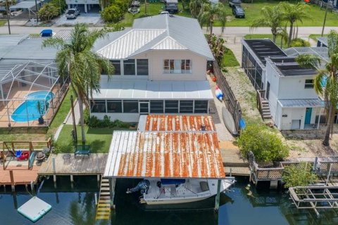 House in Weeki Wachee, Florida 3 bedrooms, 226.68 sq.m. № 2099931 - photo 6