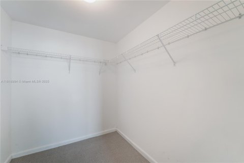 Снять в аренду кондоминиум в Майами, Флорида 2 спальни, 89.19м2, № 1958442 - фото 18