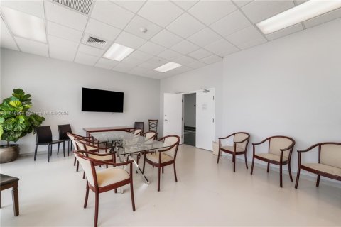 Снять в аренду кондоминиум в Майами, Флорида 2 спальни, 89.19м2, № 1958442 - фото 15