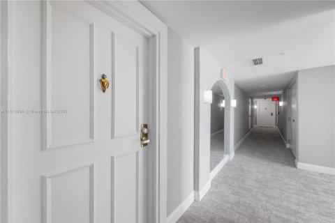 Снять в аренду кондоминиум в Майами, Флорида 2 спальни, 89.19м2, № 1958442 - фото 24