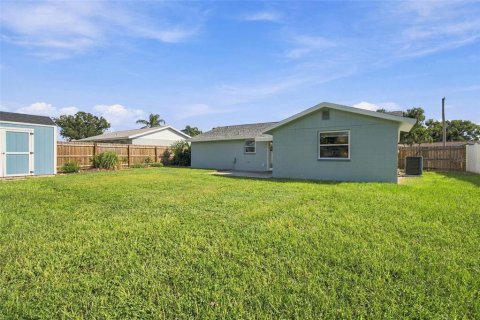 Villa ou maison à vendre à Largo, Floride: 3 chambres, 104.98 m2 № 2401082 - photo 3