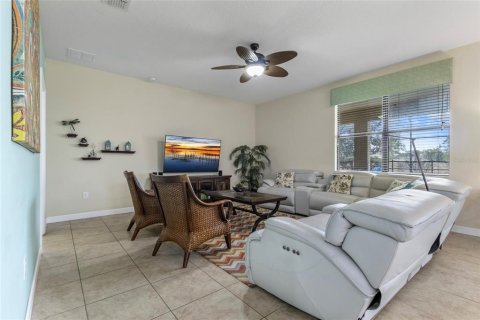 Villa ou maison à vendre à Davenport, Floride: 5 chambres, 264.03 m2 № 1520388 - photo 9