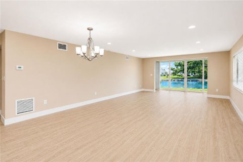 Condo in Bradenton, Florida, 2 bedrooms  № 2093978 - photo 7