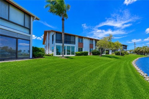 Condo in Bradenton, Florida, 2 bedrooms  № 2093978 - photo 27
