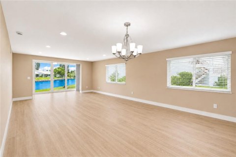 Condo in Bradenton, Florida, 2 bedrooms  № 2093978 - photo 8
