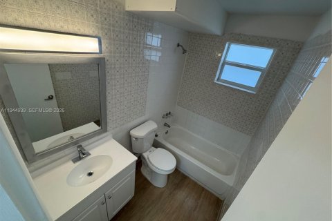 Apartment in Miami, Florida 1 bedroom, 62.71 sq.m. № 2002272 - photo 6