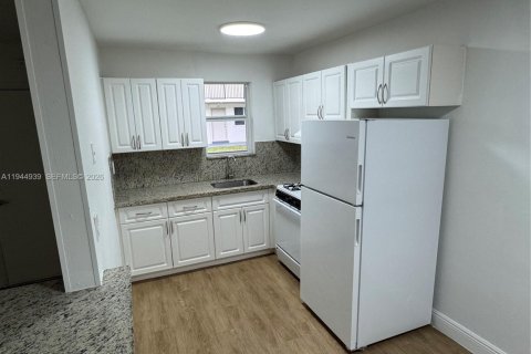 Apartment in Miami, Florida 1 bedroom, 62.71 sq.m. № 2002272 - photo 3