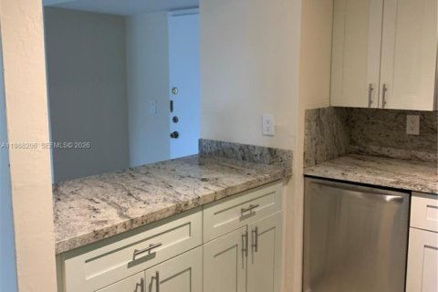 Снять в аренду кондоминиум в Майами, Флорида 2 спальни, 61.32м2, № 2051360 - фото 4