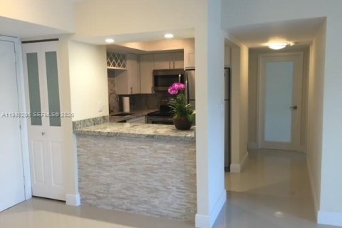 Снять в аренду кондоминиум в Майами, Флорида 2 спальни, 61.32м2, № 2051360 - фото 3