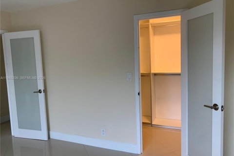 Снять в аренду кондоминиум в Майами, Флорида 2 спальни, 61.32м2, № 2051360 - фото 11