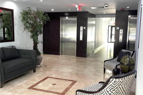 Снять в аренду кондоминиум в Майами, Флорида 2 спальни, 61.32м2, № 2051360 - фото 14