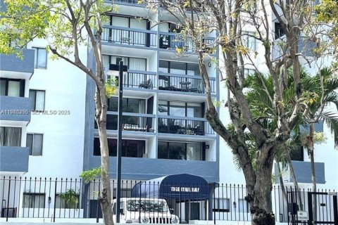 Кондоминиум с 2 спальнями в Майами, Флорида № 2051360