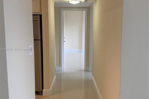 Снять в аренду кондоминиум в Майами, Флорида 2 спальни, 61.32м2, № 2051360 - фото 8