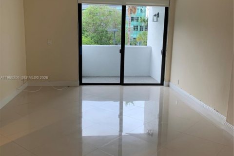 Снять в аренду кондоминиум в Майами, Флорида 2 спальни, 61.32м2, № 2051360 - фото 7
