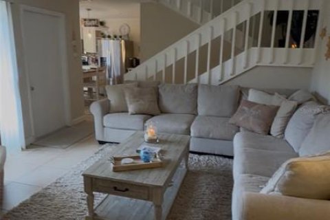 Touwnhouse à louer à New Smyrna Beach, Floride: 2 chambres, 123.37 m2 № 2416277 - photo 4