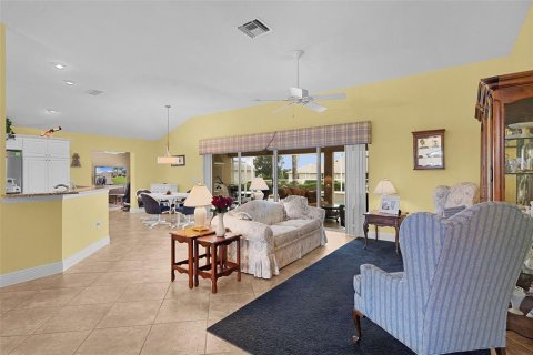 Casa en venta en The Villages, Florida, 3 dormitorios, 229 m2 № 1914965 - foto 9