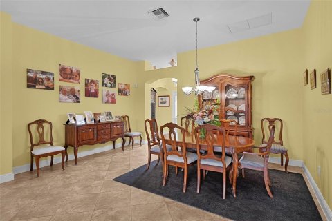 Casa en venta en The Villages, Florida, 3 dormitorios, 229 m2 № 1914965 - foto 8